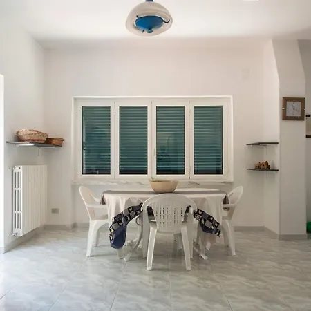 Ninetta Piano Terra Con Veranda 普尔萨诺